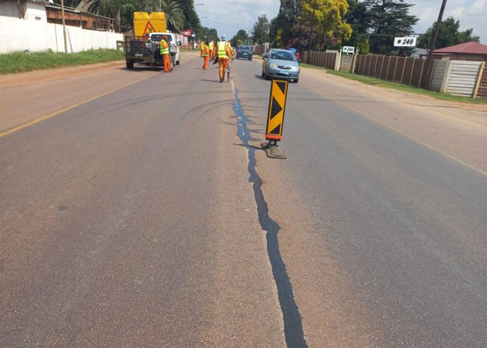 Crack Sealing on Roads